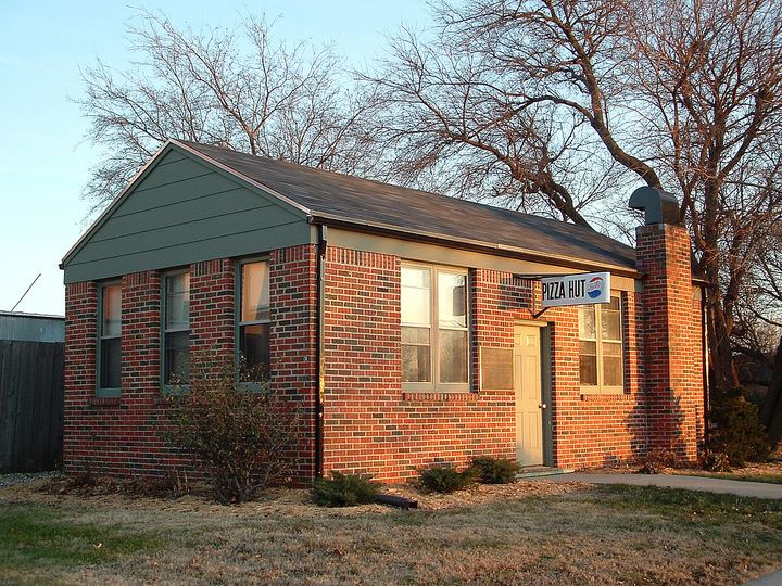 The First Pizza Hut